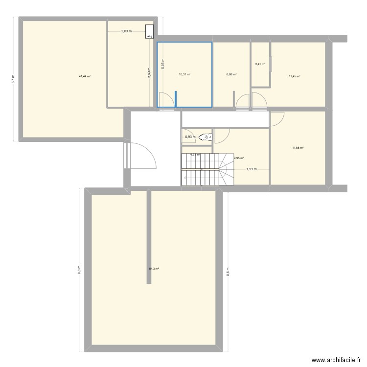 Maison. Plan de 9 pièces et 153 m2