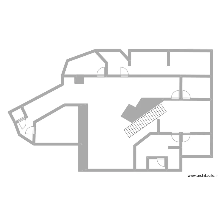 cave. Plan de 9 pièces et 180 m²