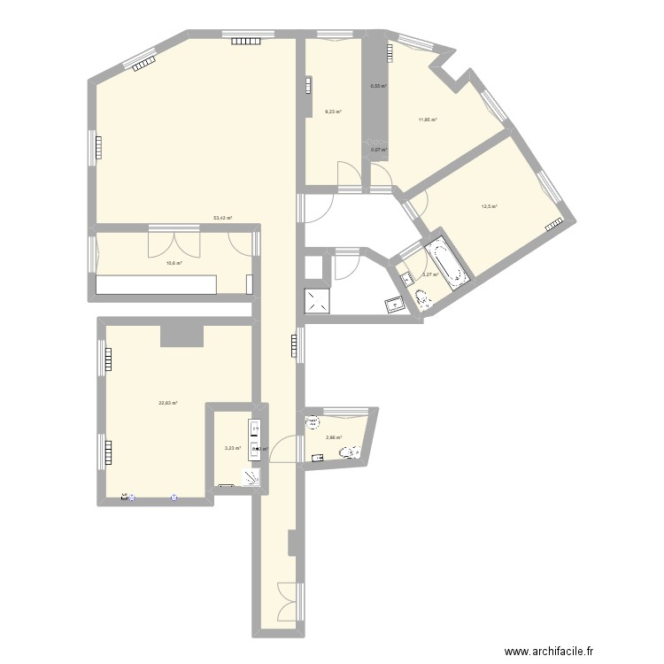 nouvelle. Plan de 12 pièces et 131 m2
