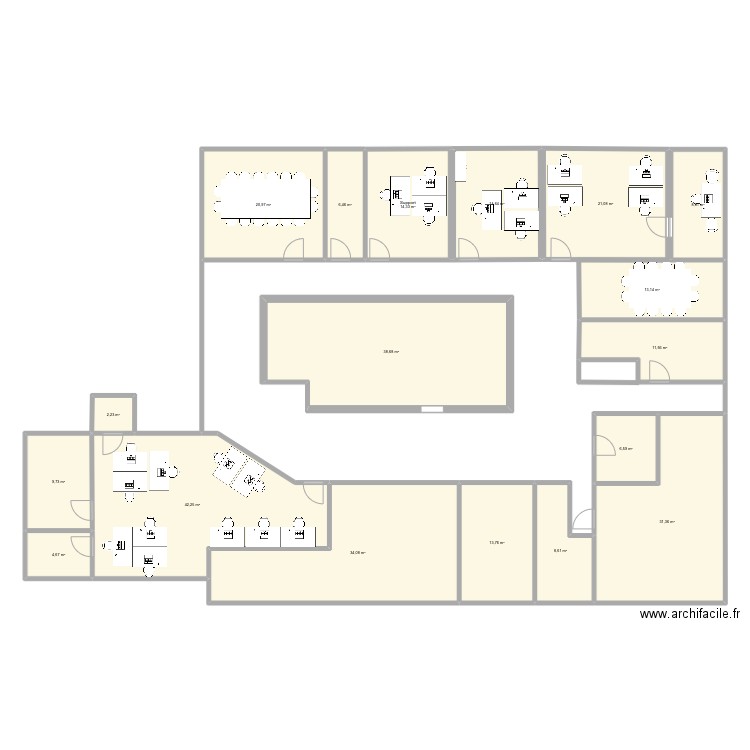 Plan RDC gauche. Plan de 18 pièces et 303 m2