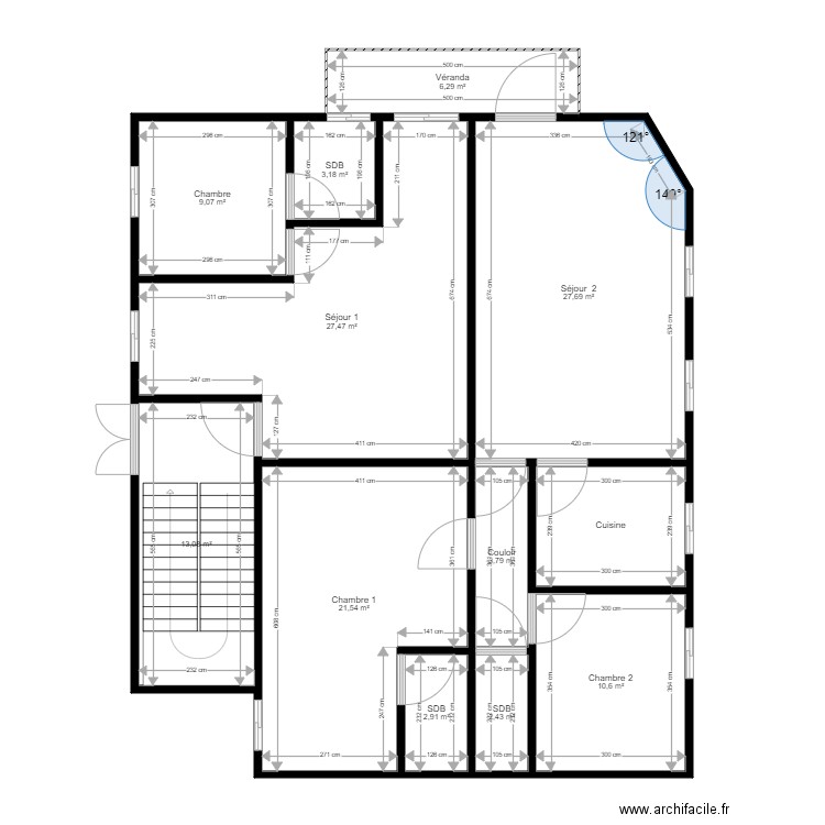 okombi. Plan de 12 pièces et 135 m2