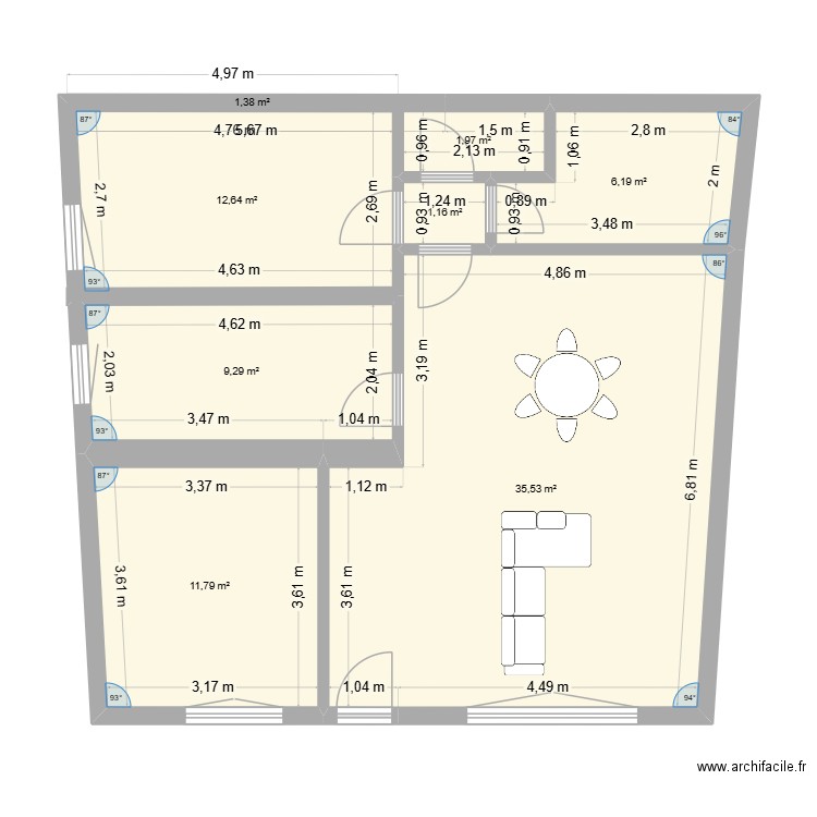 Plan sans couloir. Plan de 8 pièces et 80 m2