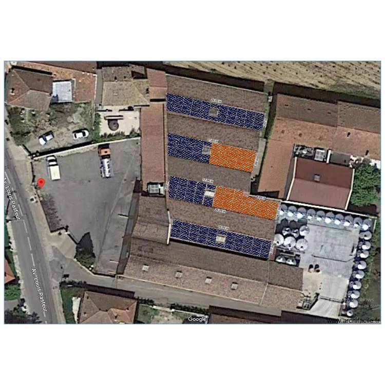 plan c&ocirc;t&eacute; BV 4 pans 56 panneaux photovolta&iuml;ques "tuile" et 130 noirs. Plan de 