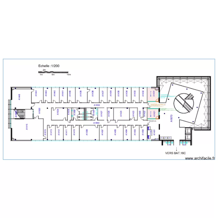 B16A salle de r&eacute;union. Plan de 