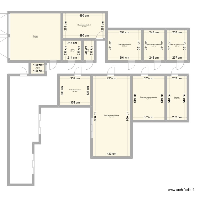 Maison plain pied. Plan de 12 pièces et 170 m2