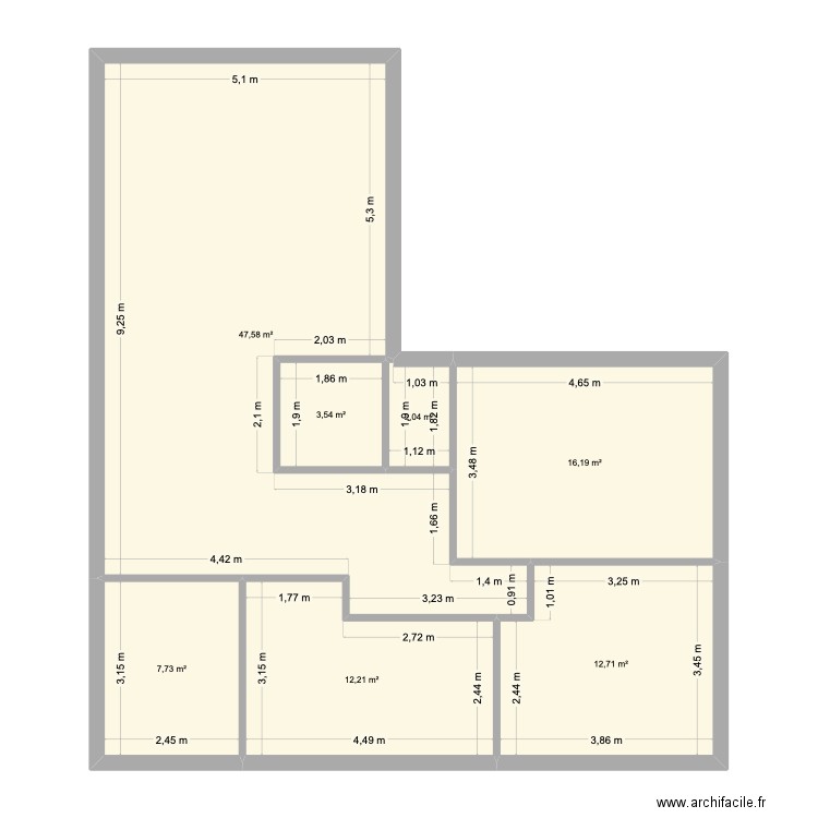 maison. Plan de 7 pièces et 102 m2
