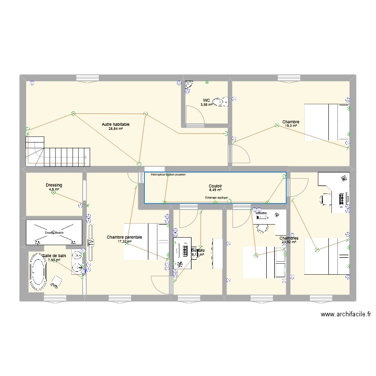 etage. Plan de 9 pièces et 122 m2