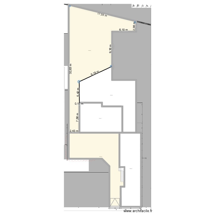 RDC et jardin. Plan de 5 pièces et 640 m2