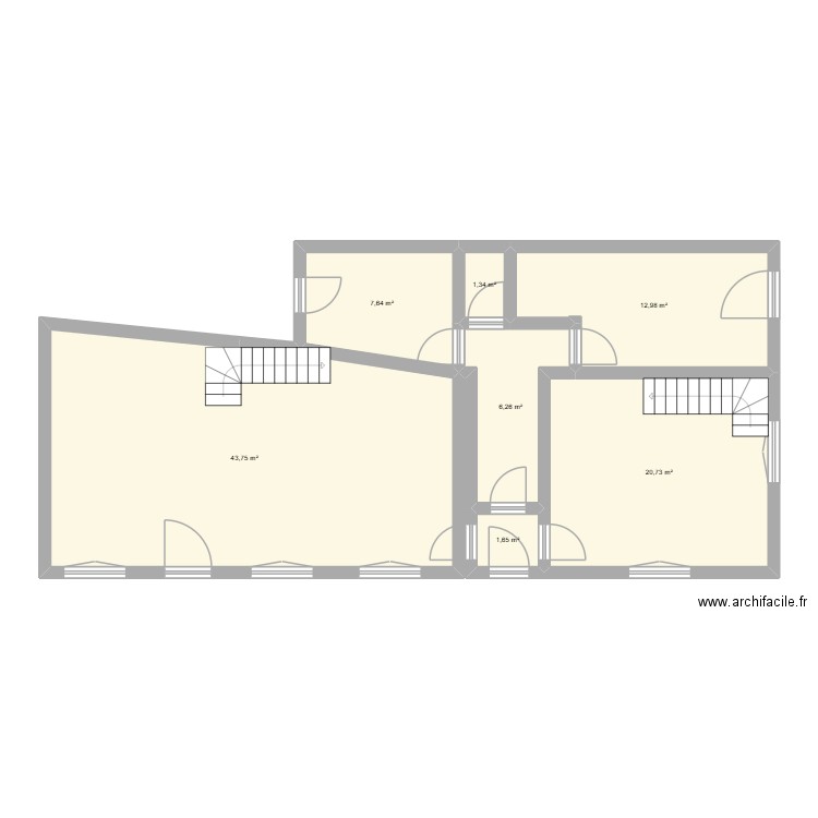 RDC. Plan de 7 pièces et 94 m2