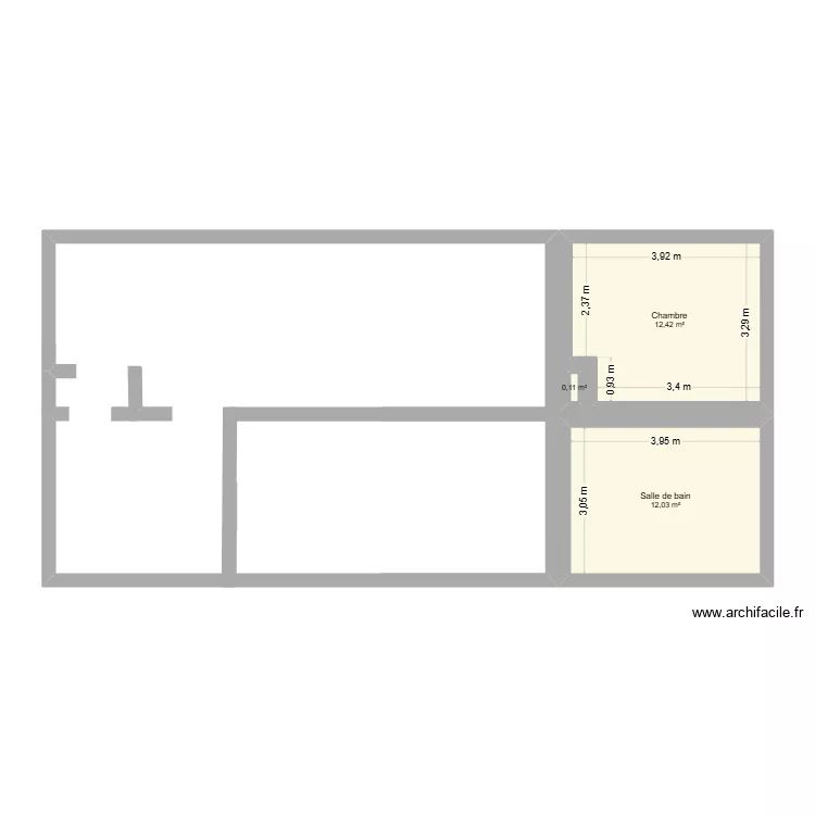 Maison murs cass&eacute;s. Plan de 