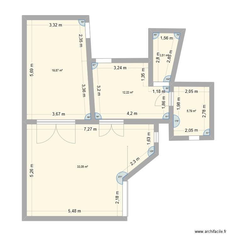 RDC. Plan de 5 pièces et 74 m2