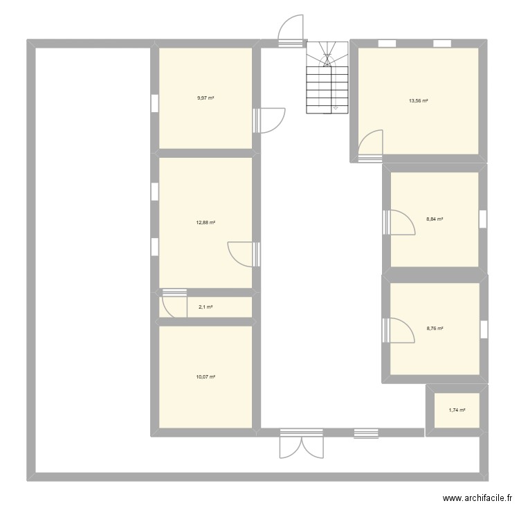 Plan. Plan de 8 pièces et 68 m2