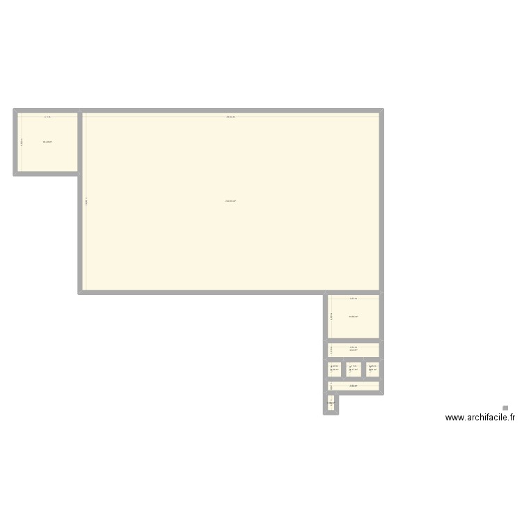 IVATO Amparafaratany. Plan de 9 pièces et 277 m2