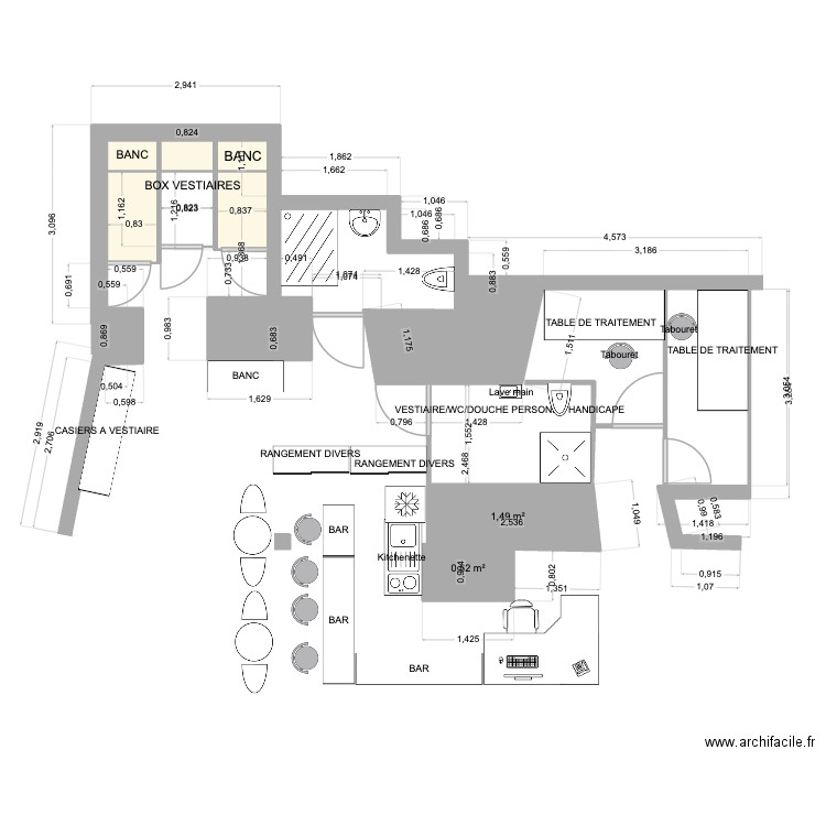 EFB vestiaire toilette personne handicape. Plan de 8 pièces et 8 m2