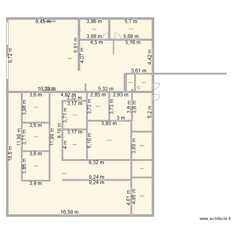 SHM. Plan de 17 pièces et 488 m2