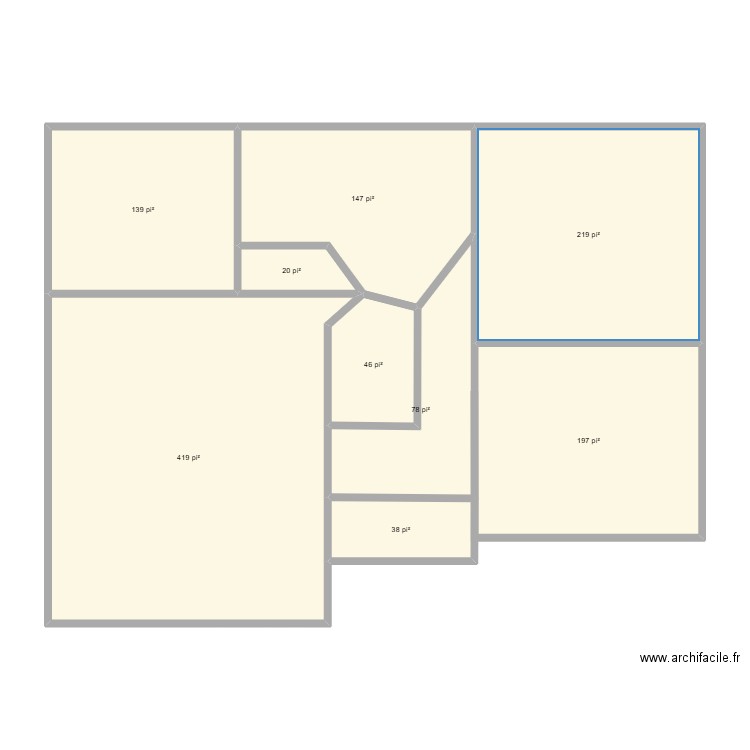 Maison. Plan de 9 pièces et 121 m2