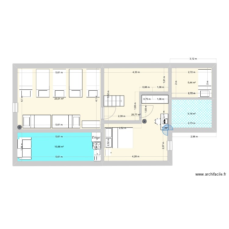 UH1 - Combles - réseau eau. Plan de 5 pièces et 70 m2