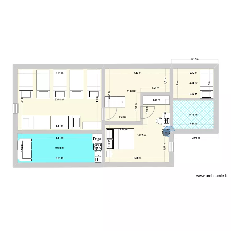 UH1 - Combles - r&eacute;seau eau. Plan de 6 pièces et 70 m²