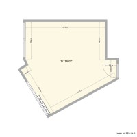 bureau vide avec porte, fenêtres et radiateur