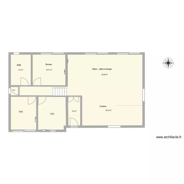 RDC. Plan de 8 pièces et 125 m²