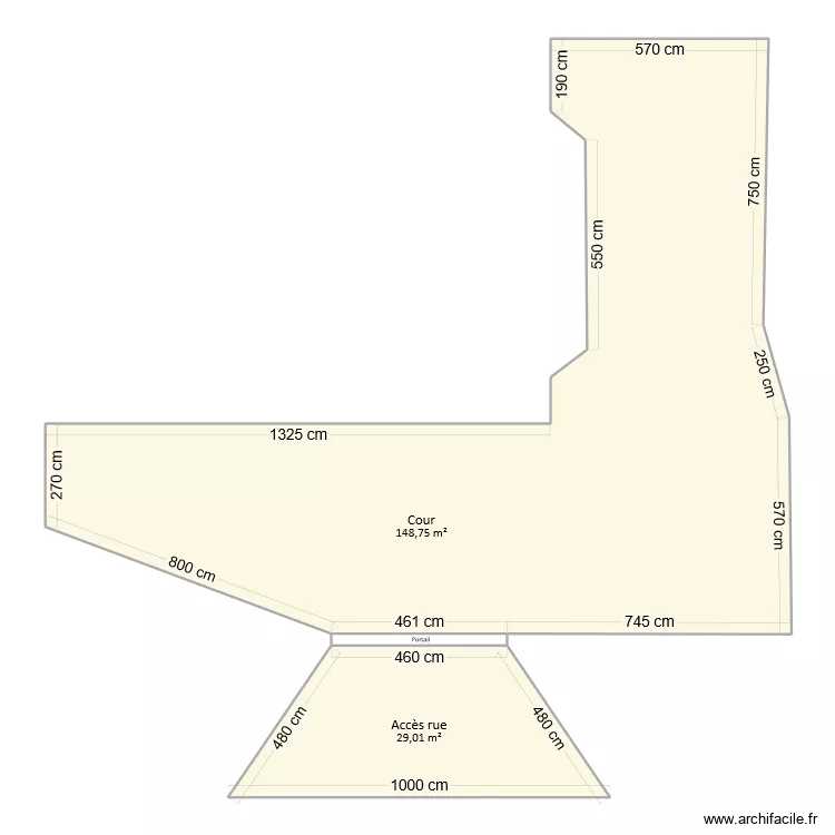Br&eacute; - Cour ext&eacute;rieure. Plan de 