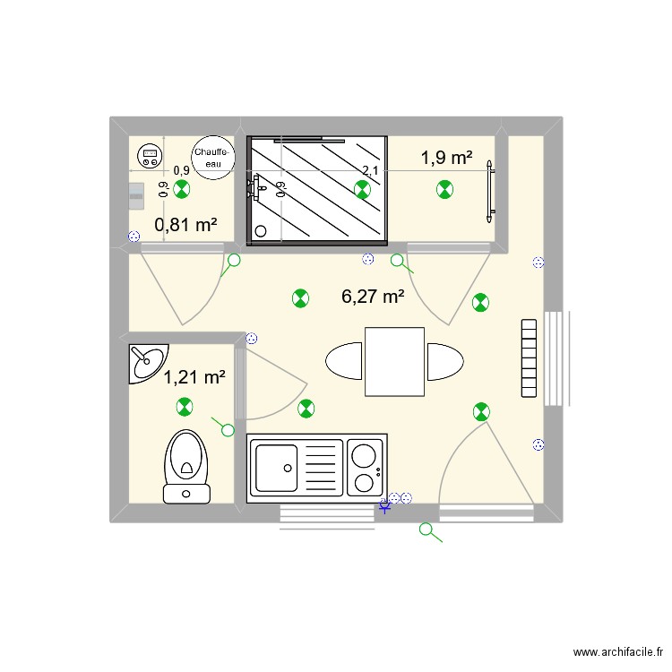 Batiment. Plan de 4 pièces et 10 m2
