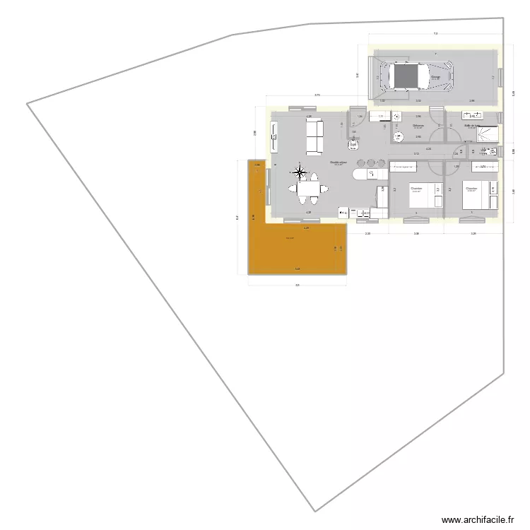 Plain_pied_d&eacute;cal&eacute;_avec_terrain. Plan de 9 pièces et 217 m²