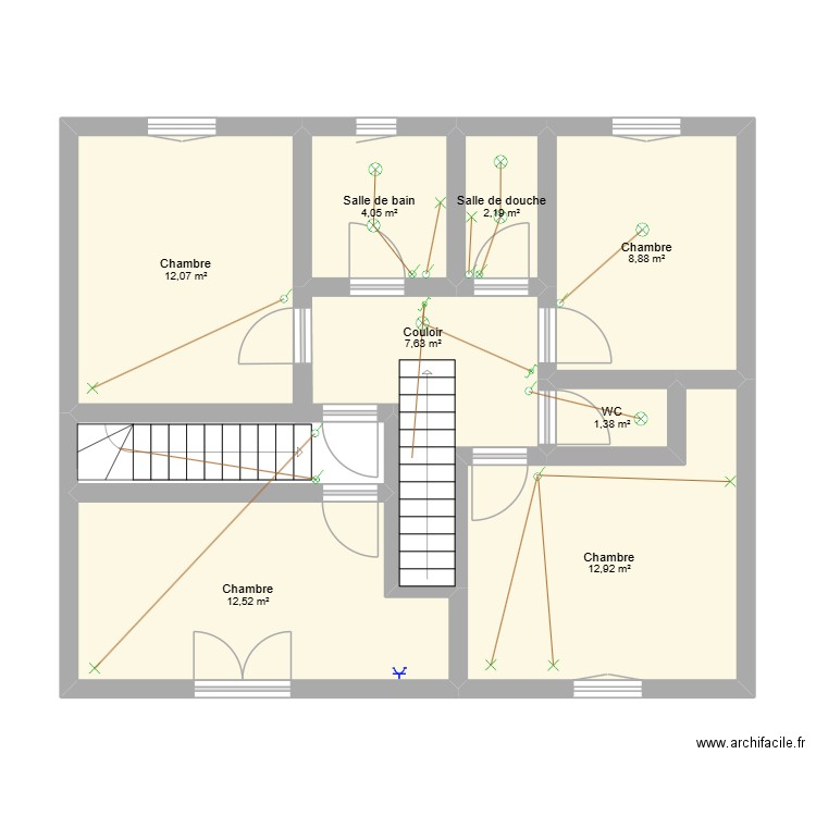Deuxième étage. Plan de 8 pièces et 62 m2
