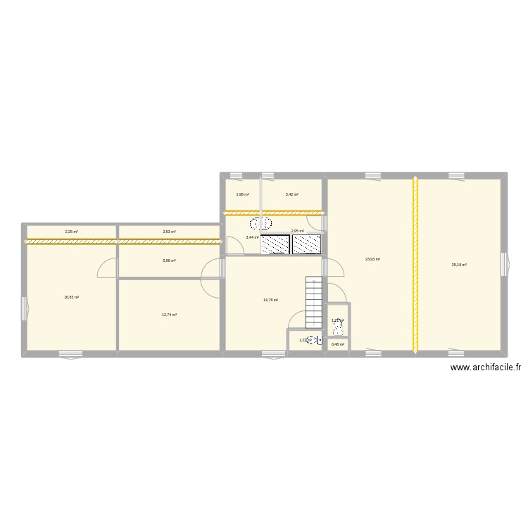 etage. Plan de 15 pièces et 119 m2
