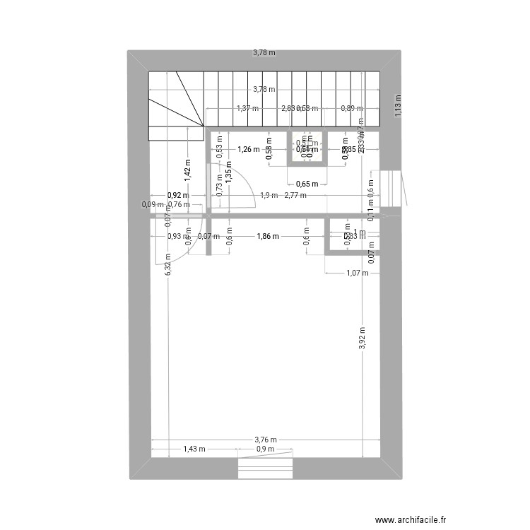 R+1. Plan de 2 pièces et 23 m2