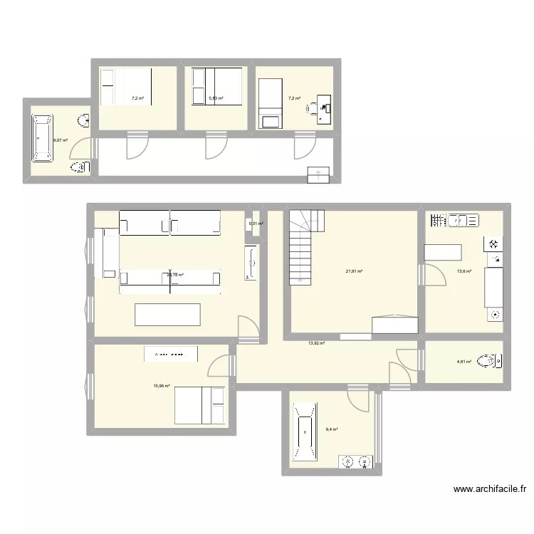 Kuku. Plan de 12  et 135 m²