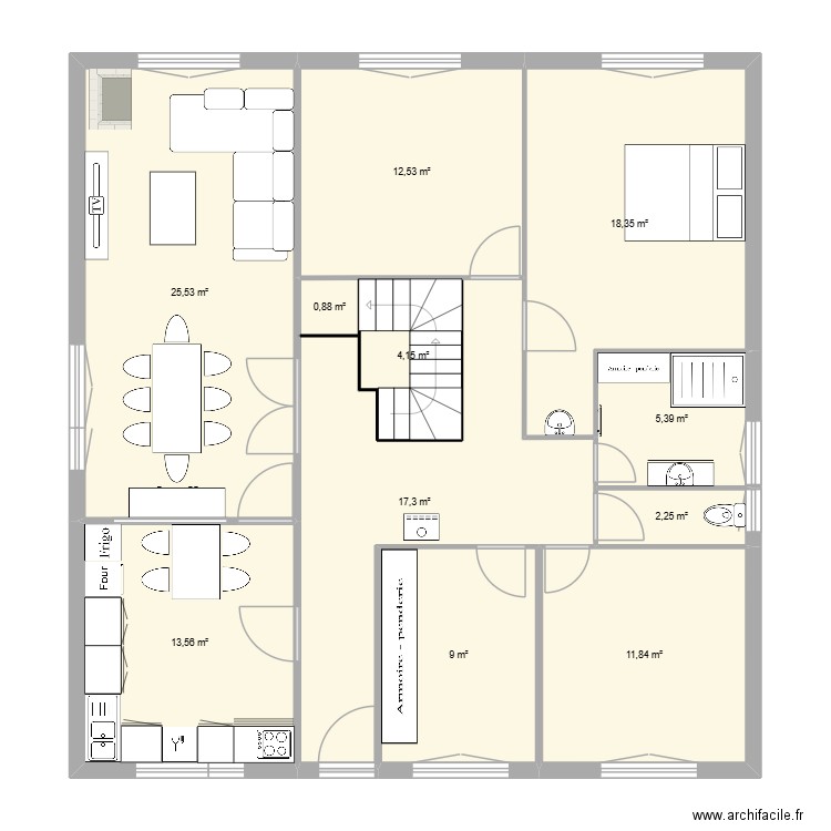 Maison R+1. Plan de 11 pièces et 121 m2