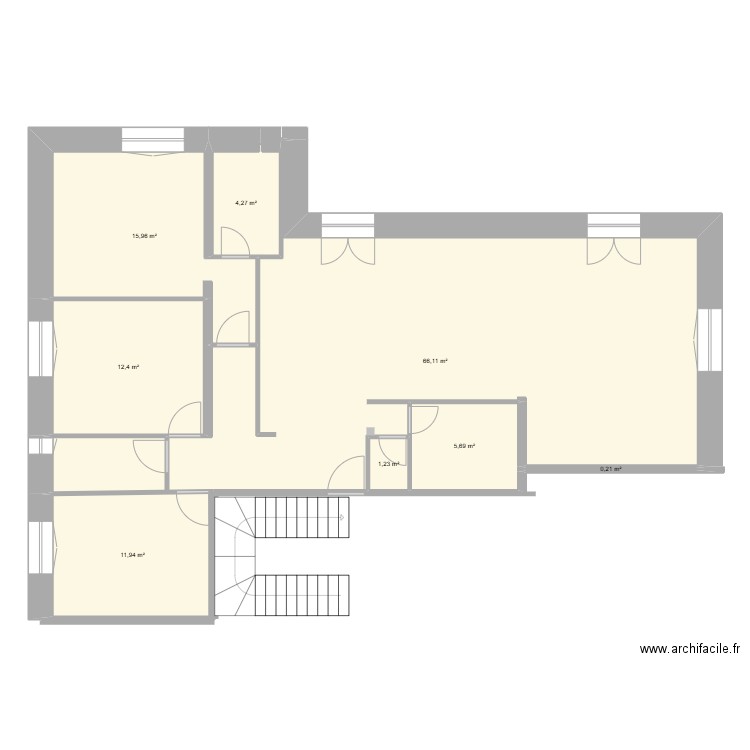 1 er etage gauche. Plan de 8 pièces et 118 m2