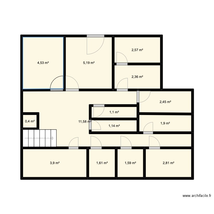 REZ-DE-CHAUSSÉE CUISINE COLLECTIVE. Plan de 14 pièces et 43 m2