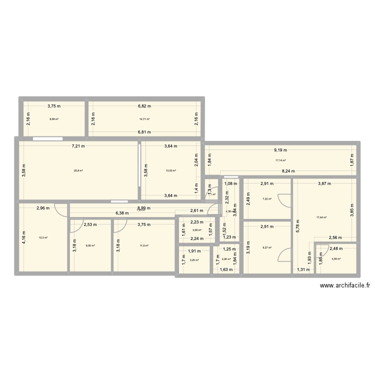 Maison 001. Plan de 18 pièces et 172 m2