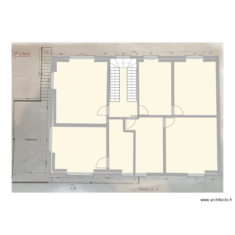 immeuble la crouzille1. Plan de 1 pièce et 137 m2