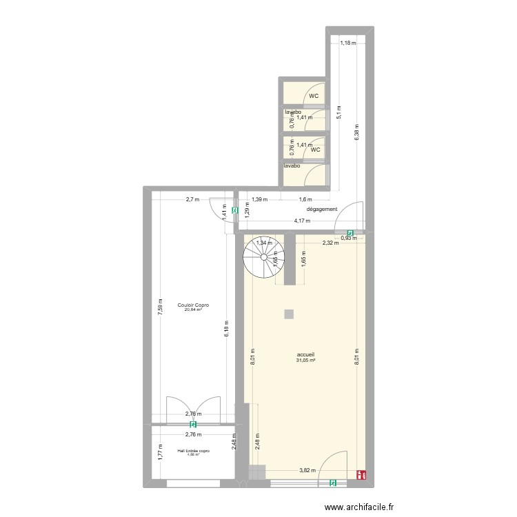 local. Plan de 8 pièces et 72 m2