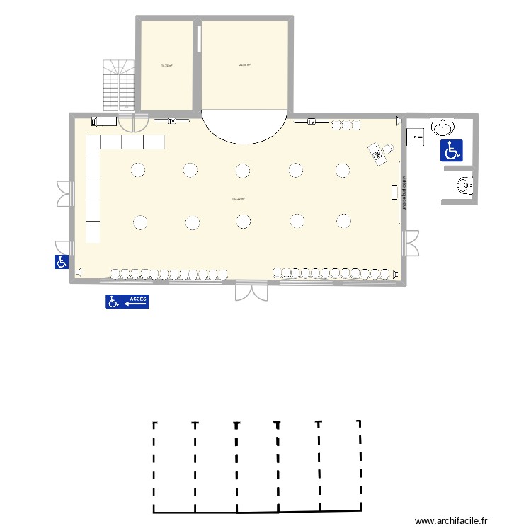 Proudhon en pot avec public debout. Plan de 0 pièce et 0 m2