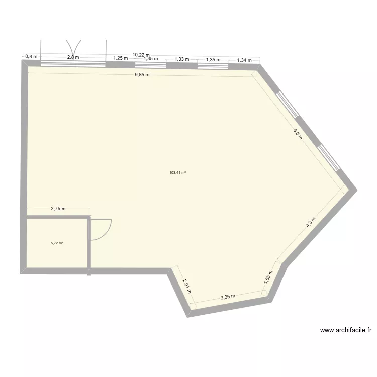 grand magasin. Plan de 2  et 109 m²