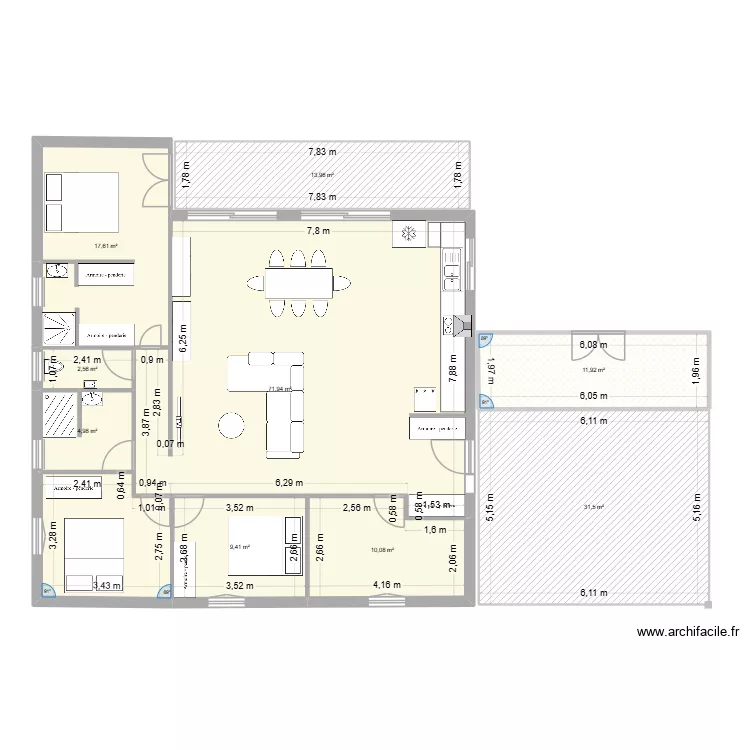 entr&eacute;e sous porche. Plan de 9  et 174 m²