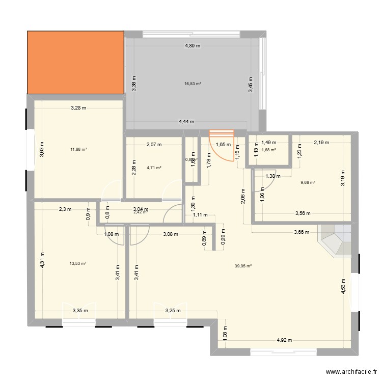 Maison actuelle. Plan de 9 pièces et 101 m2