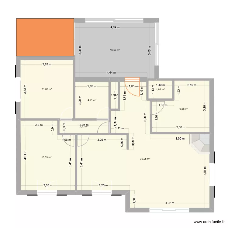Maison actuelle. Plan de 9 pièces et 101 m²
