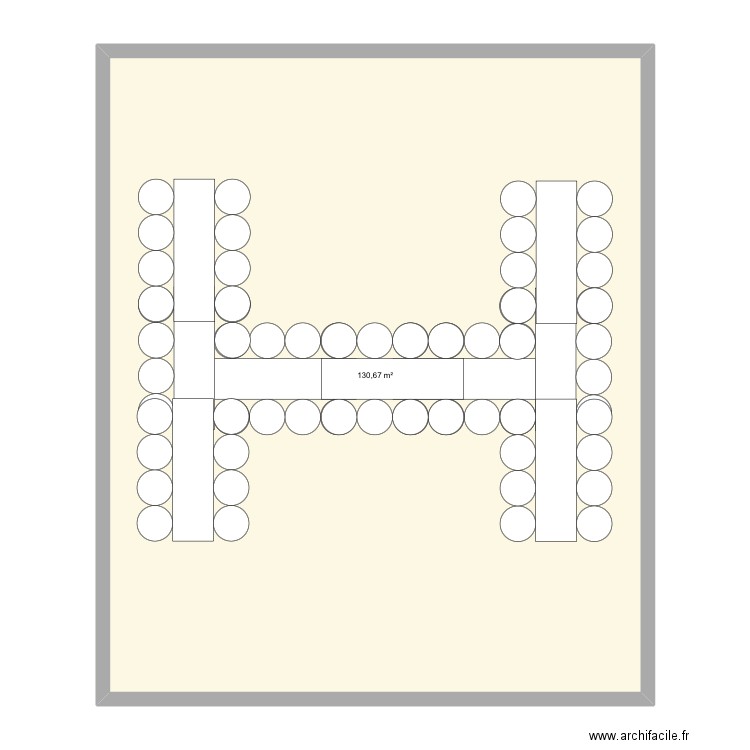 Plan de table anniversaire. Plan de 1 pièce et 131 m2