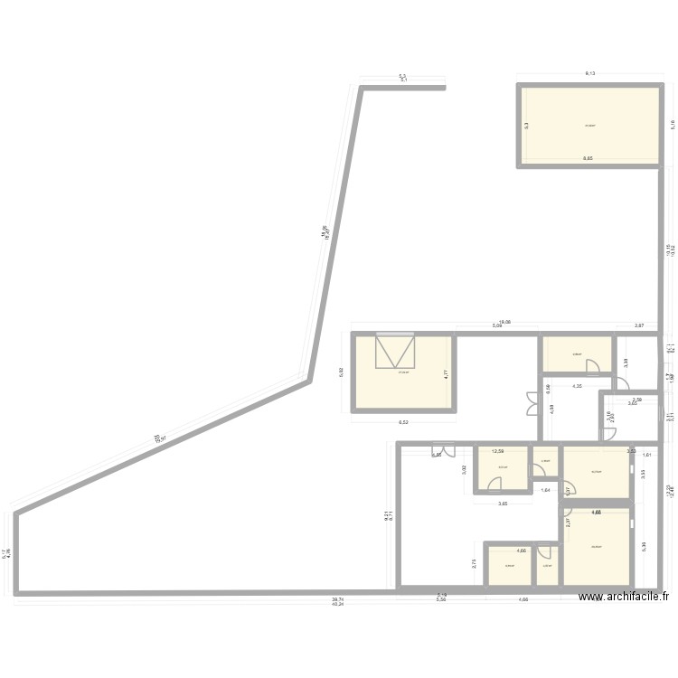 AMENAGEMENT MALOUZINI. Plan de 9 pièces et 135 m2