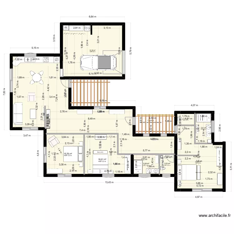 Maison biscornue. Plan de 9  et 174 m²