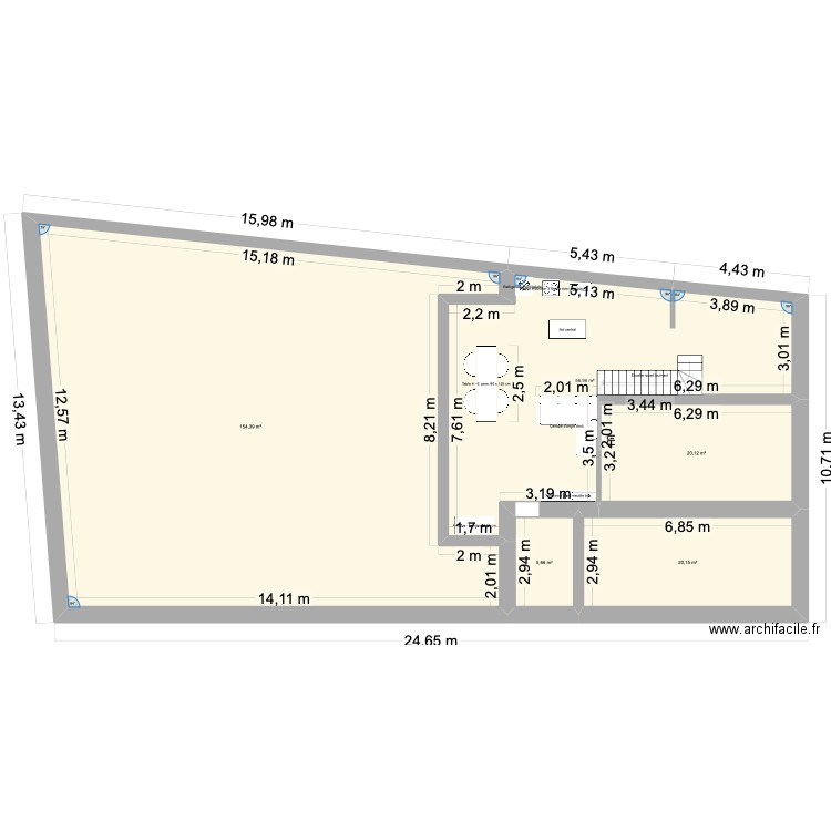 rdc. Plan de 5 pièces et 257 m2