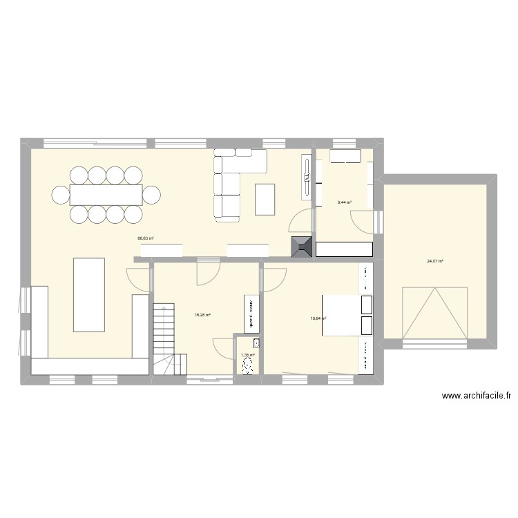 rdc. Plan de 6 pièces et 136 m2