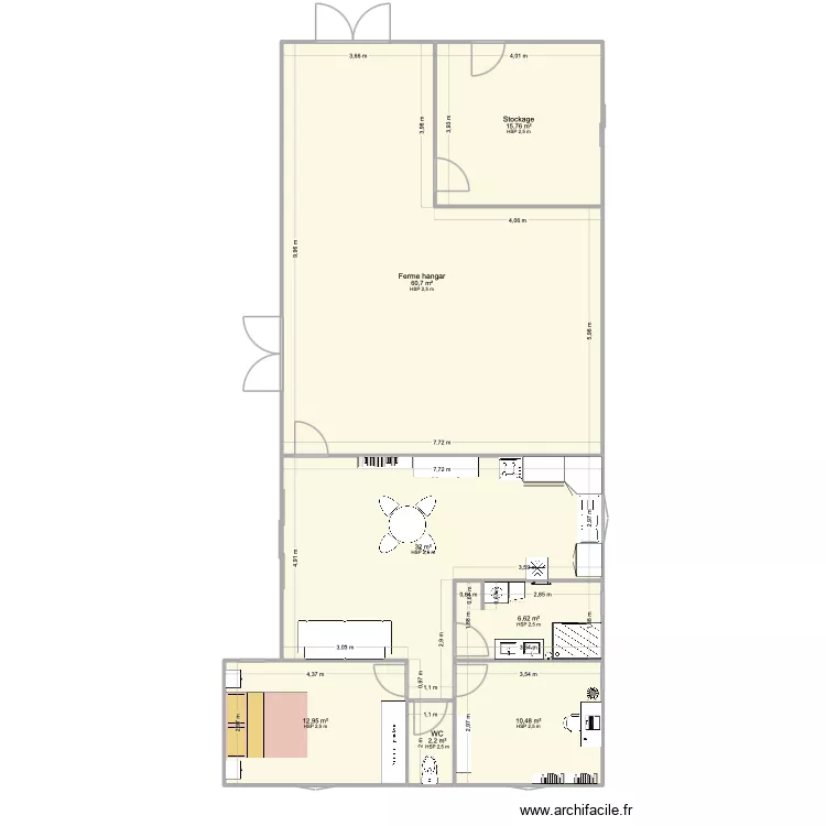 Maisonetbatiment. Plan de 7  et 141 m²
