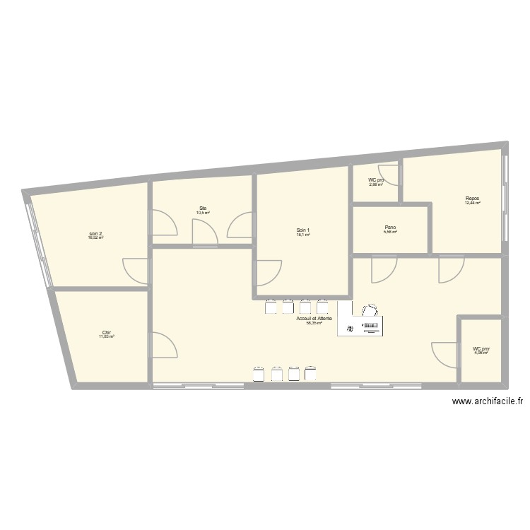 cabinet. Plan de 9 pièces et 140 m2