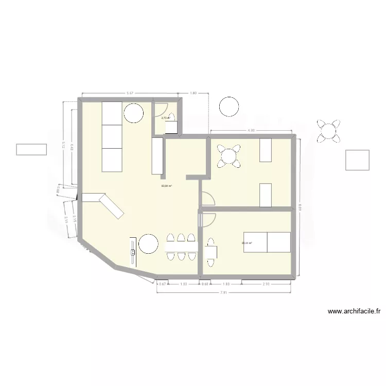 local fouet. Plan de 3  et 107 m²